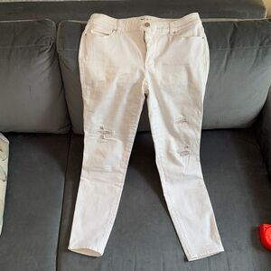 WHBM Skinny Crop White Jean